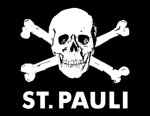 Le Jolly Rogers, symbole de la piraterie et de l’anarchisme est devenu un symbole du club (Source : VEO15/commons.wikimedia)